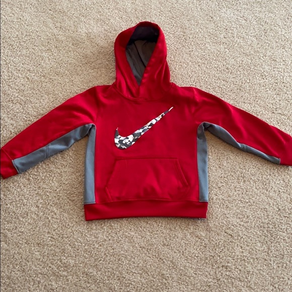 boys red nike hoodie